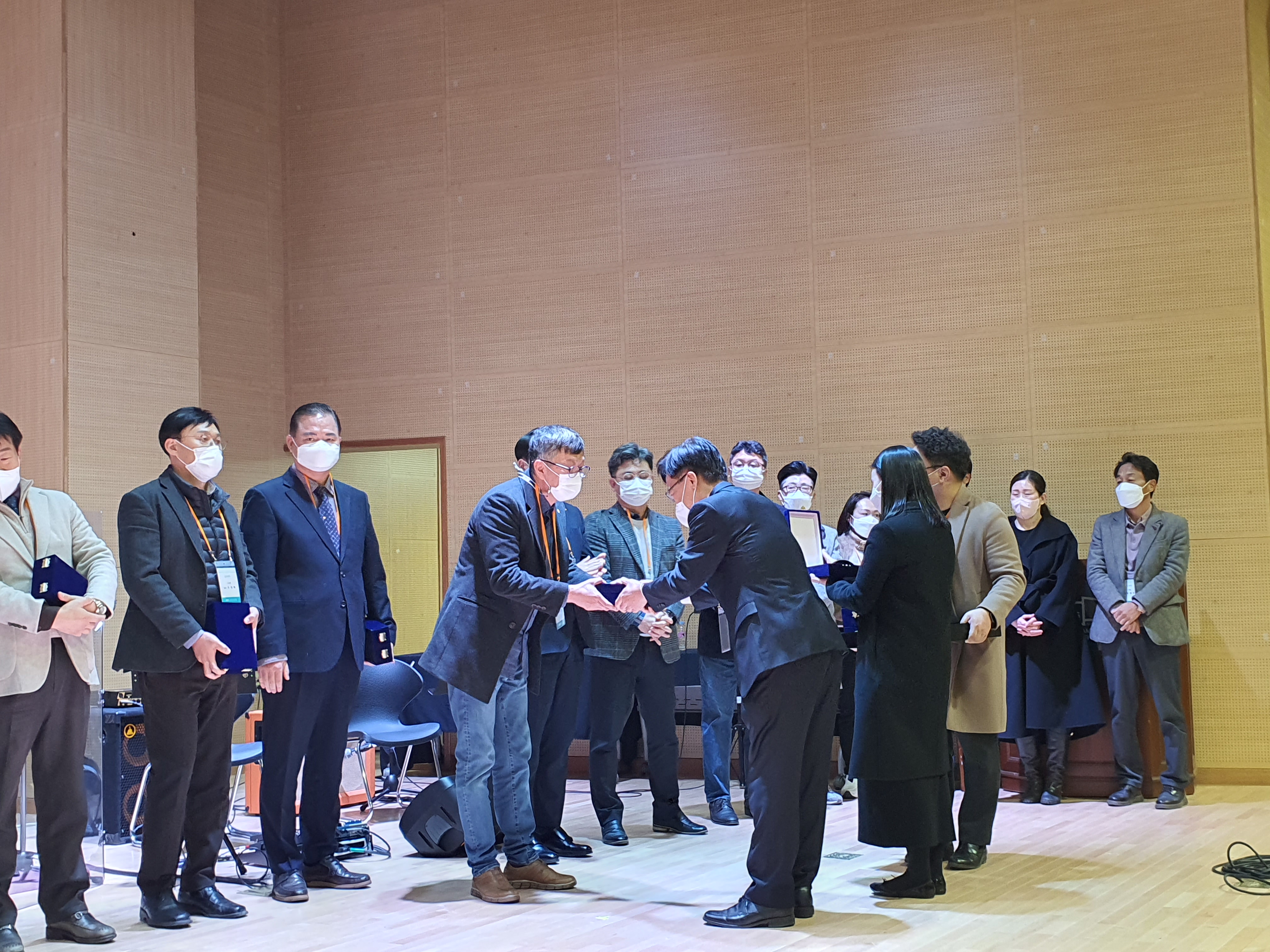 대학교육혁신 성과확산 공유회[우수 산업체 공로패 수여] 1.jpg