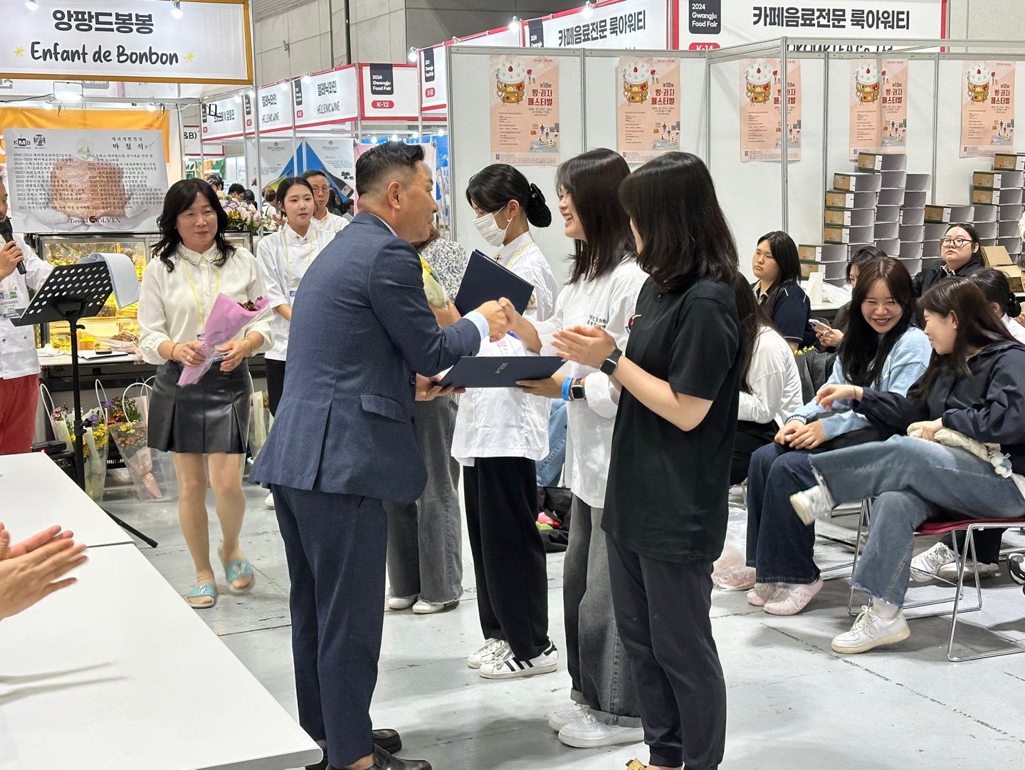 제18회 제과제빵 경진대회 수상사진.jpg