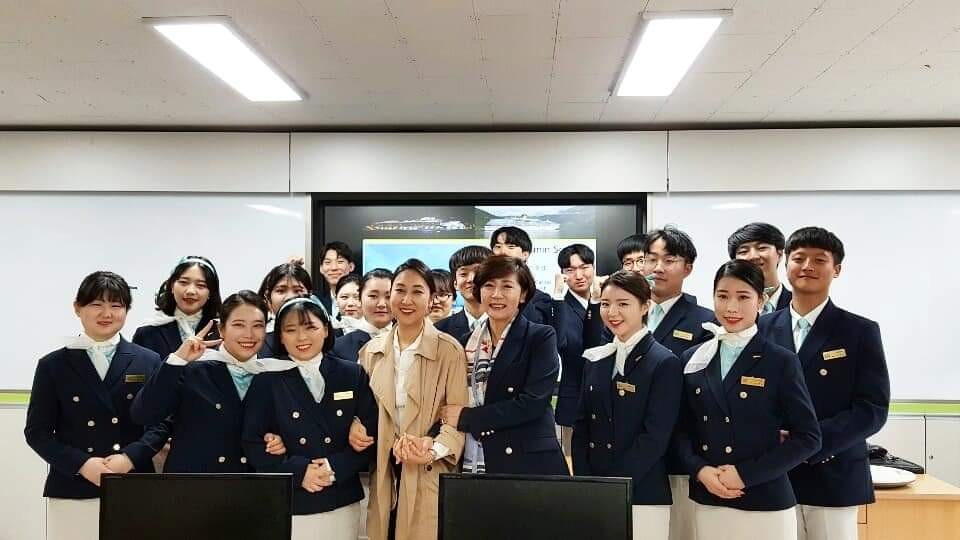 크루즈 승무원 강의 수정 사진.jpg